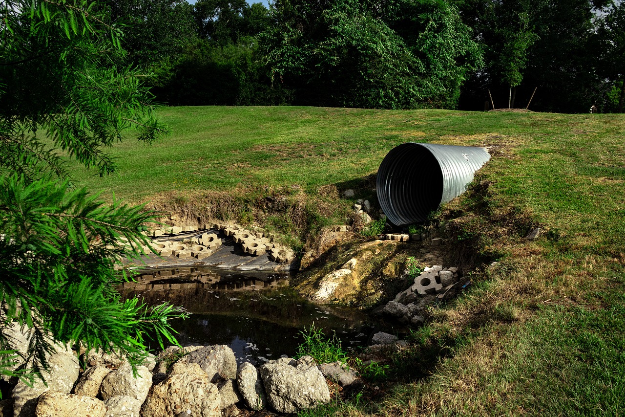 Wastewater treatment by polyacrylamide 